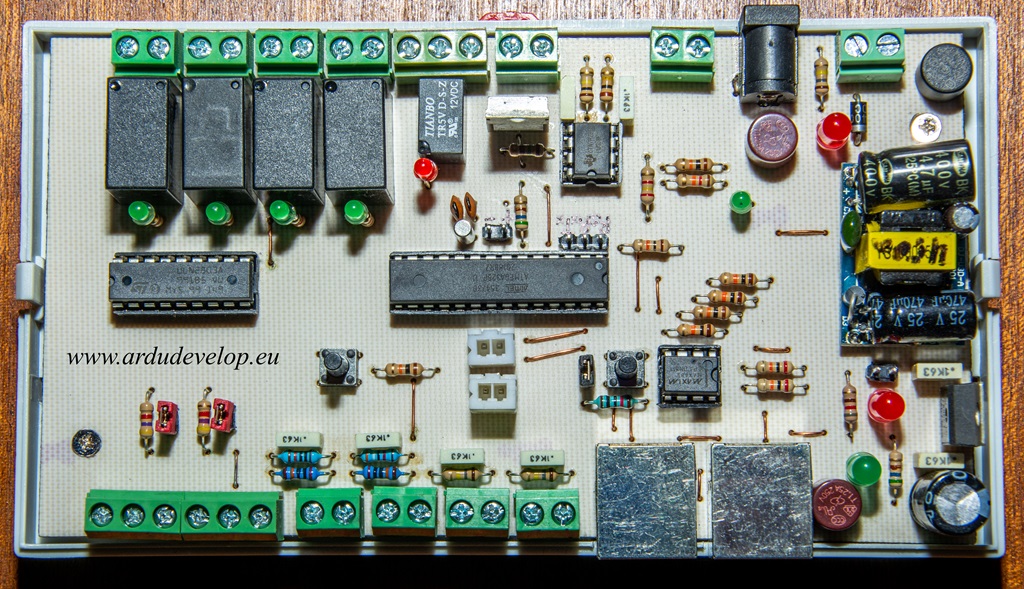 Arduino RS485 платформа: релейни изходи, дигитални входове, DAC и температурни сензори, обединени в едно компактно устройство.